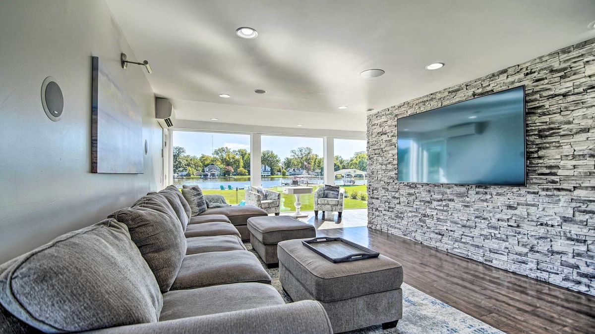 McHenry House | Home on Fox River: Modern Decor Style!