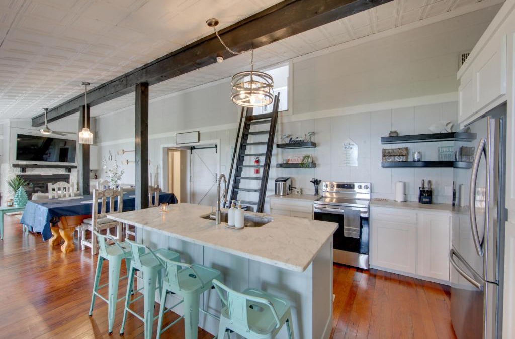 Dogwood House | Home On Lake Bob Sandlin with Private Boat Dock!