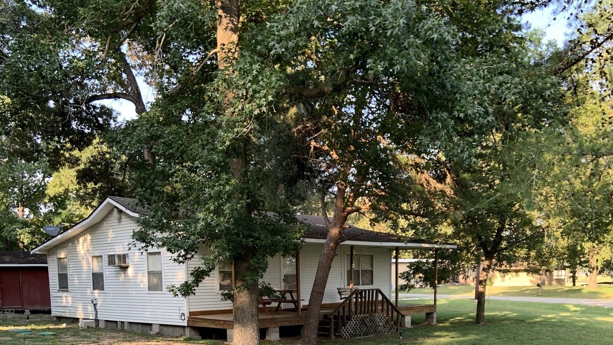 Huntsville Cottage | Home on Lake Conroe. Lakeview home on edge of National Forest, near Huntsville.