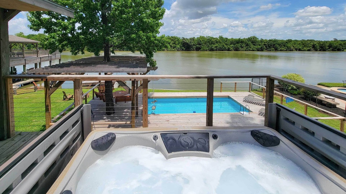 Barrett House | Home on San Jacinto River w/Hot Tub, Deck & Grill