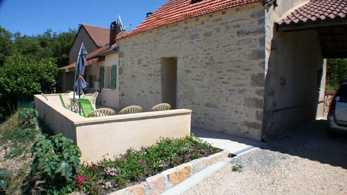 Varaire House | Home on the road to St Jacques de Compostela in beautiful tourist area.