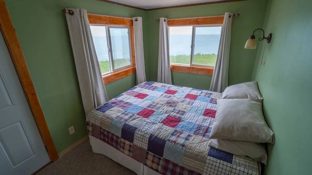 Kelleys Island House | Home on the shore. 2 person Studio amazing view
