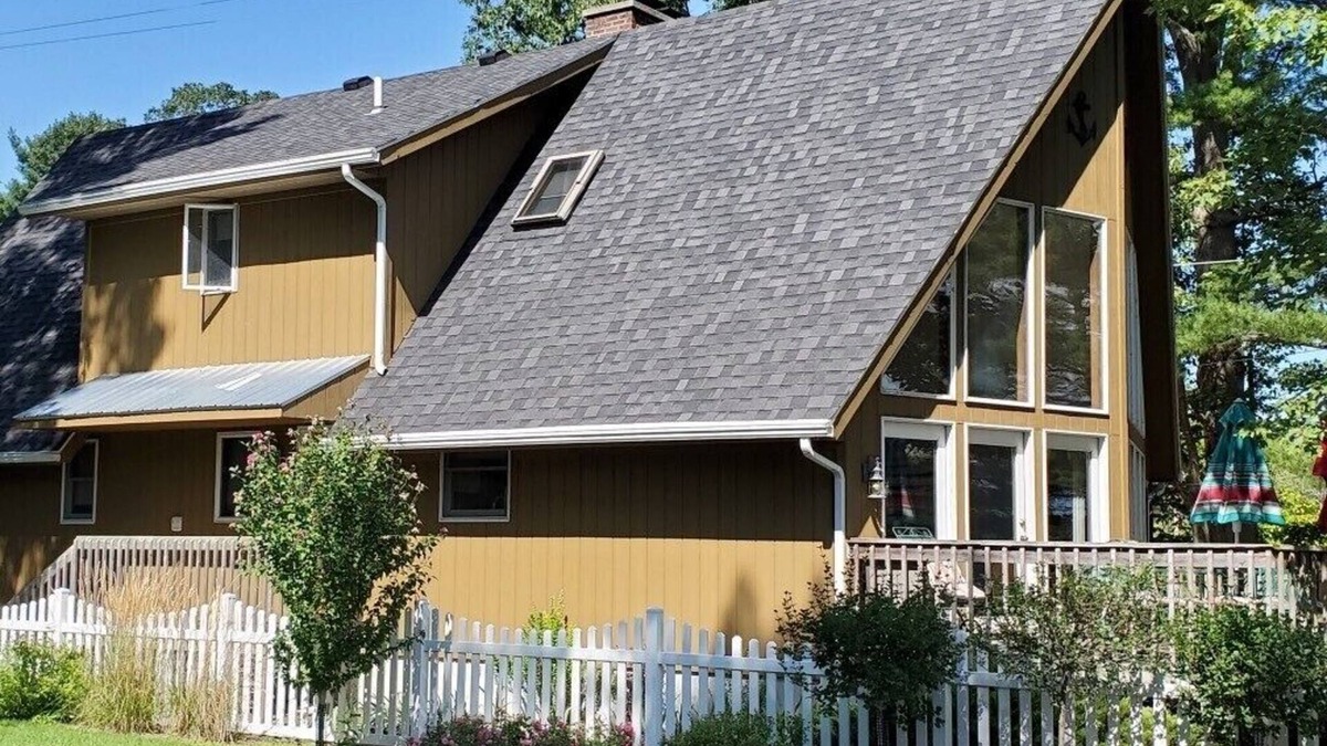 Montague House | Home On White Lake With Private Frontage, Sleeps 10, Modern Kitchen