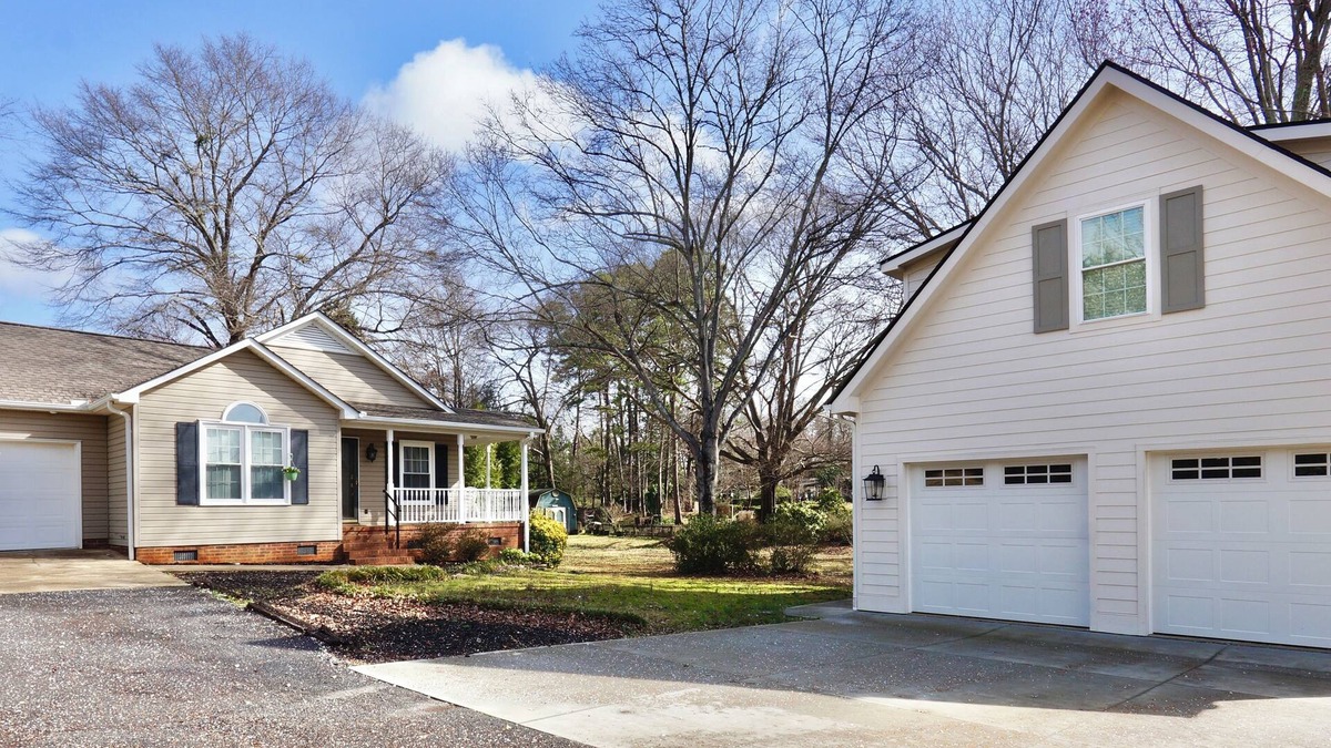 Greer House | Home Plus Apartment on Large, Quiet Lot Near GSP Airport, Greenville, Greer