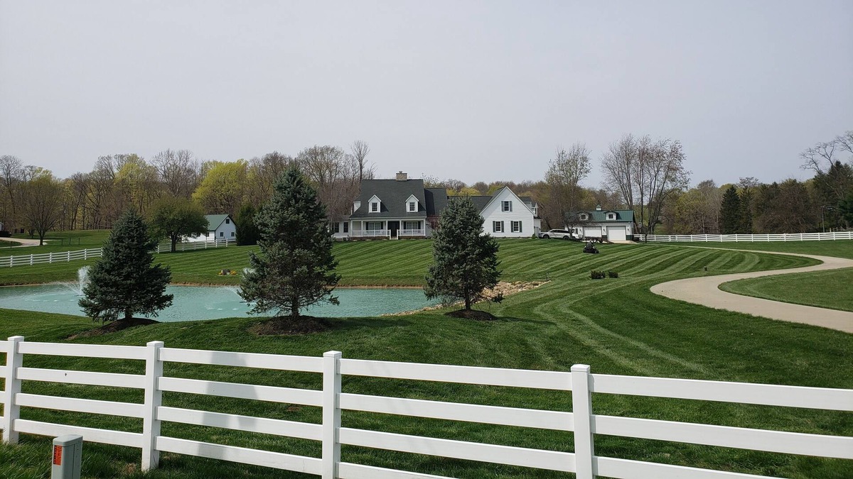 Lancaster House | Home Sleeps 12- Sits on 5.24 acres with restaurants & stores within 3 minutes.