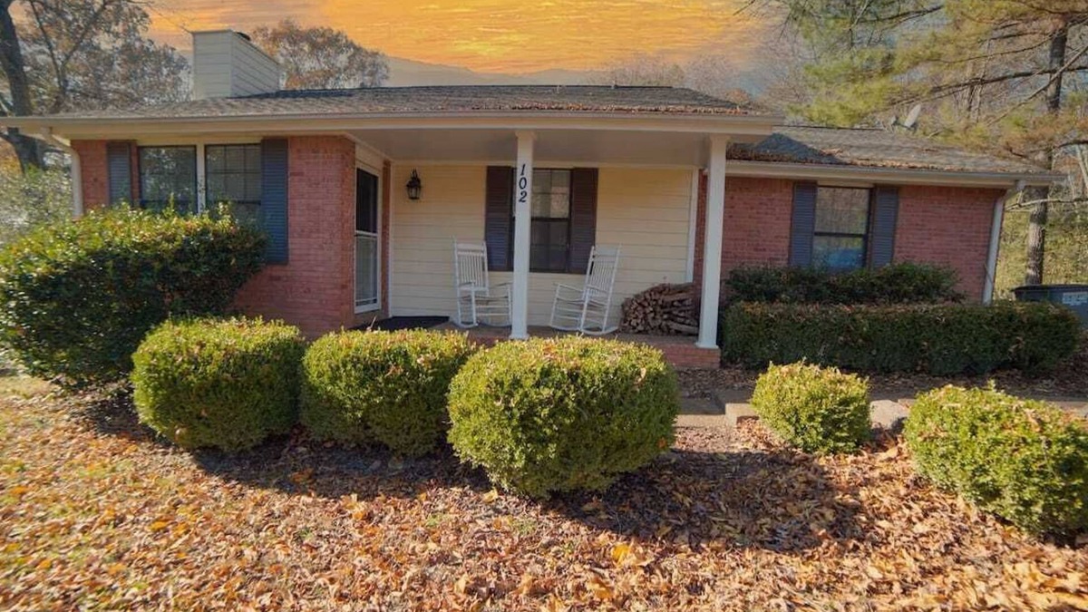 Goodlettsville House | Home surrounded by Nature super Cozy and Convenient to Nashville