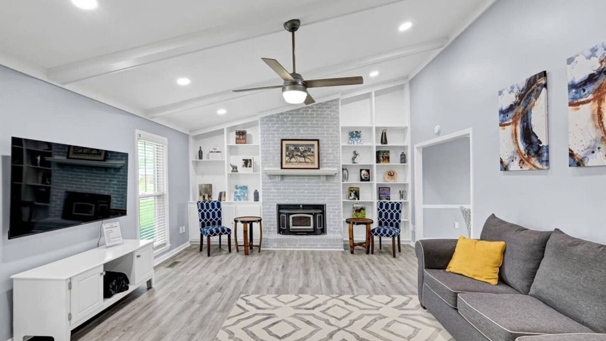 Buechel House | Home Sweet Hayden - 4 beds/3 Full Bath in East End