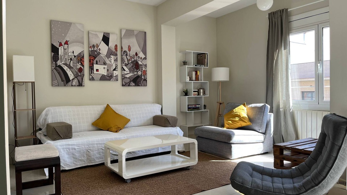 El Camp de l'Arpa del Clot Apartment | HOME SWEET HOME. 3 subway lines. 3 stops from Sagrada Familia and 5 stops from the beach