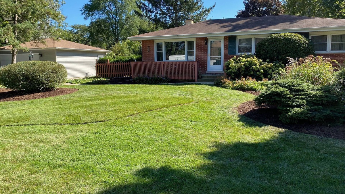 Lake Bluff House | Home Sweet Home, minutes to Great Lakes Naval Base