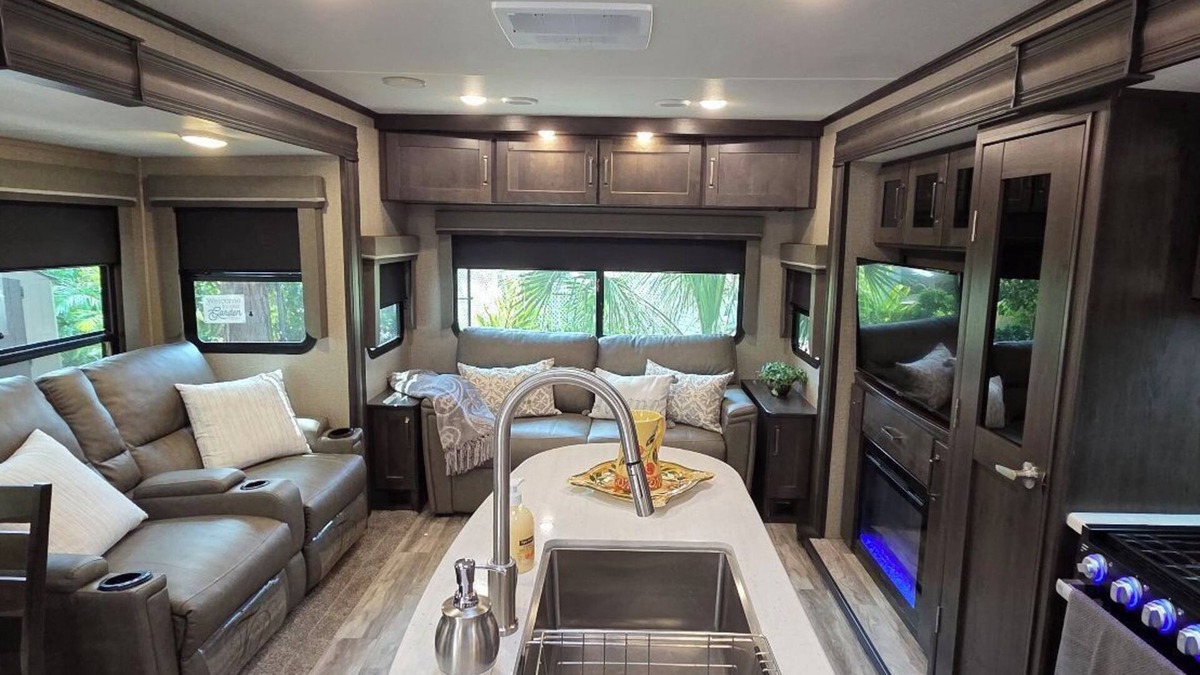 River Ranch Cottage | Home Sweet Home onsite RV Rental at River Ranch! 146