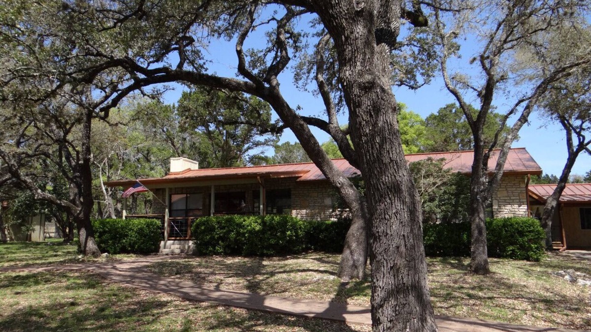 Wimberley House | Home Sweet TEXAS Home Lodge Style Home Hot Tub Outdoor Kitchen with Eating Area and Propane Fire Pit