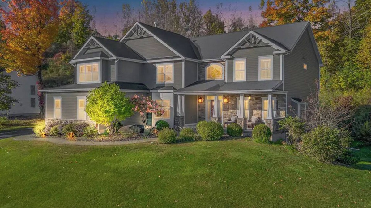Fayetteville House | Home theater, pool, spa close to SU, Downtown