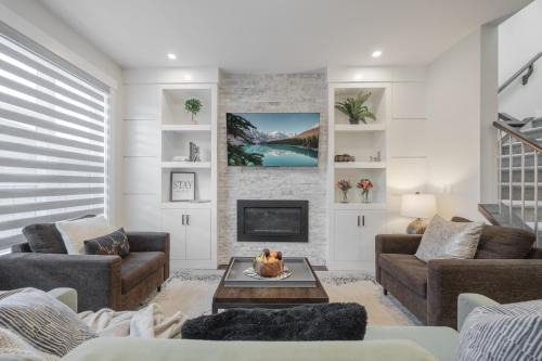 Richmond House | Home Theater with AC, Dual Master Suites, BBQ