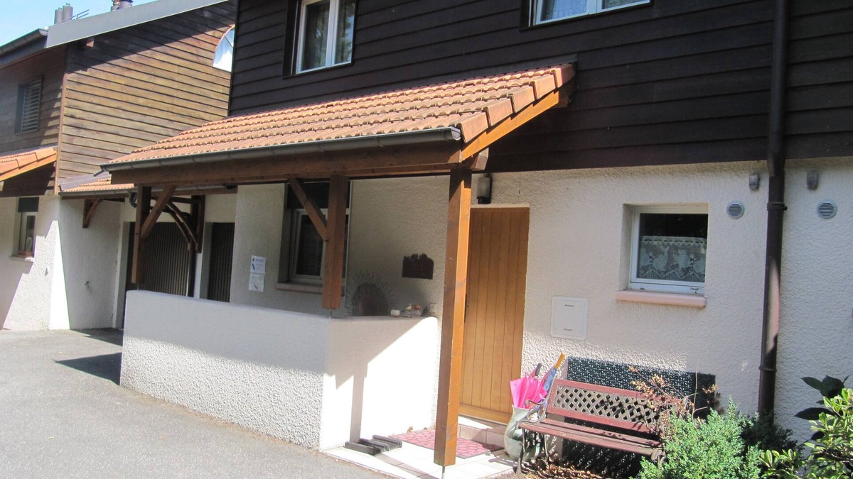 Genthod House | Home to Rent in Residential Area