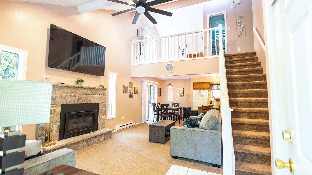 Albrightsville House | Home Tucked into Towamensing Trails
