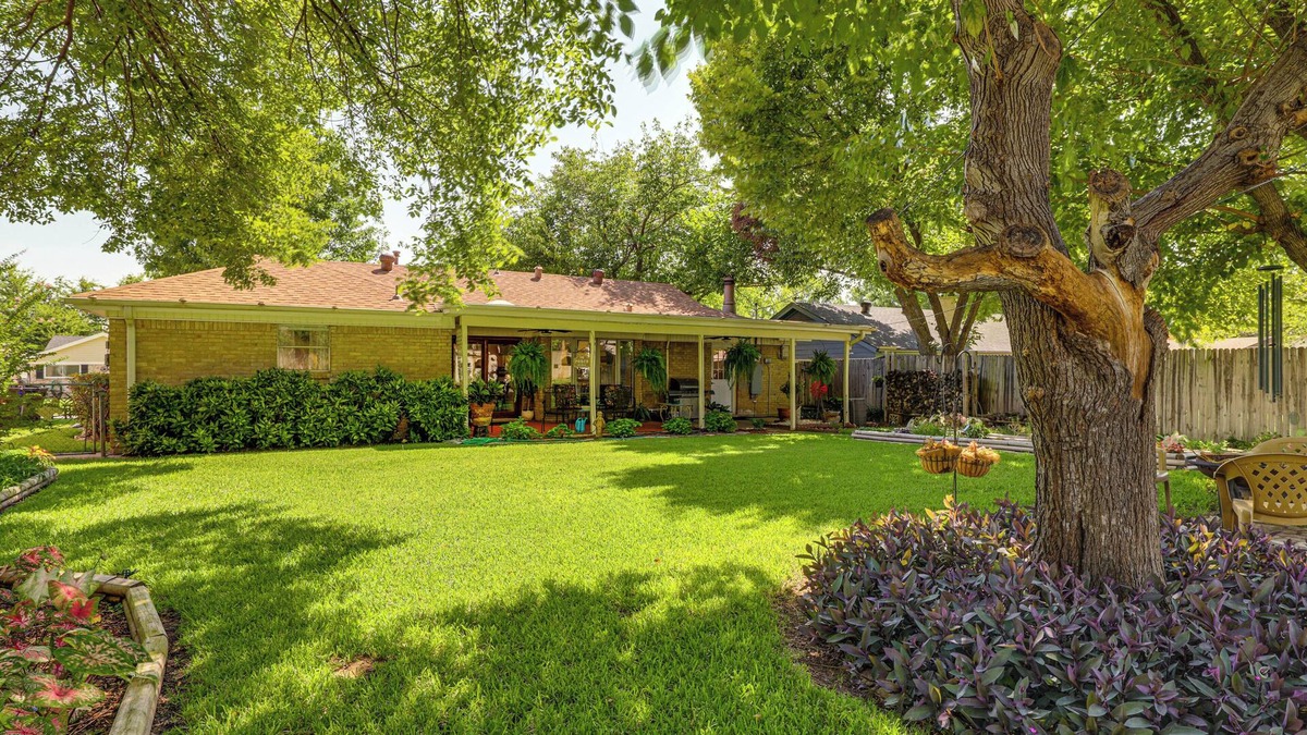 Euless House | Home w/Backyard Oasis < 7 Mi to AT&T Stadium!