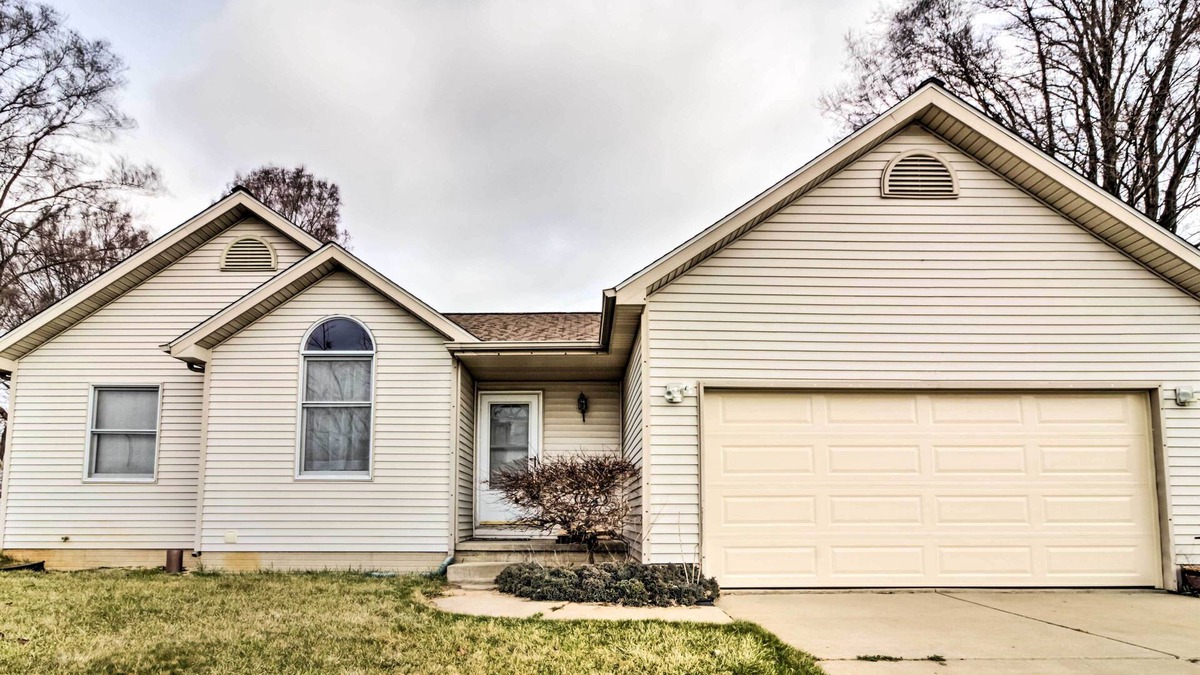 Vandercook Lake House | Home w/Bar - Mins to Olcott Lake & Wineries!
