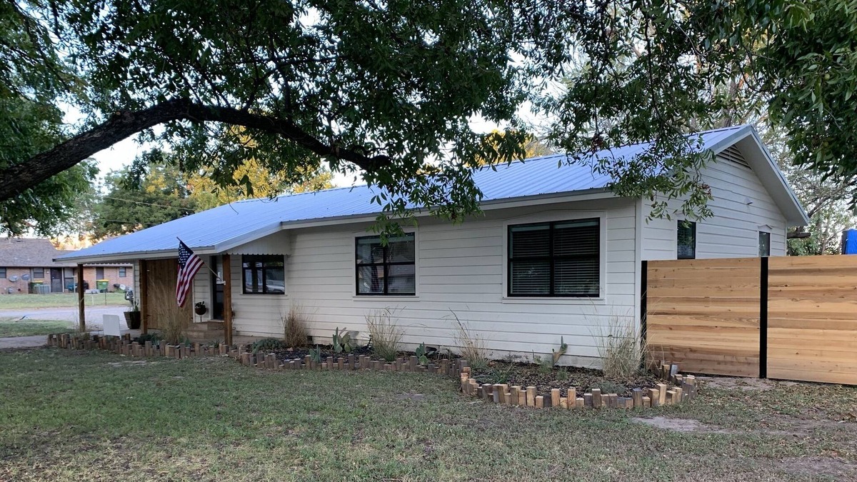 Hico House | Home w/Game Room and Backyard