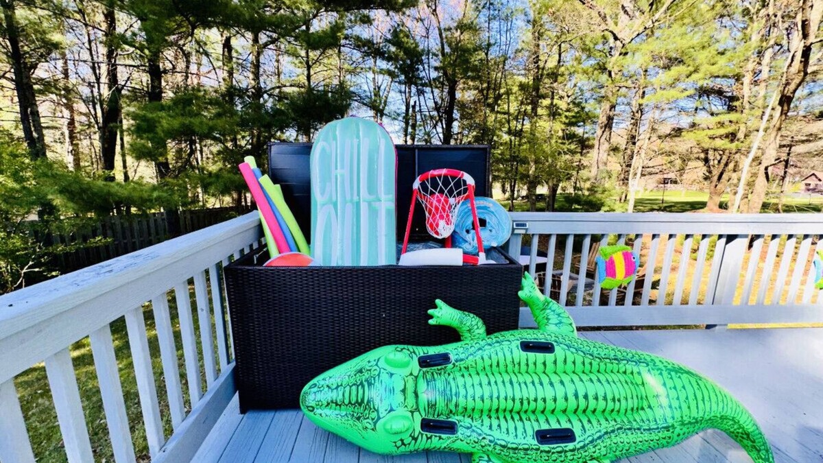 Stroudsburg House | Home w/Hot Tub Pool & Game Room
