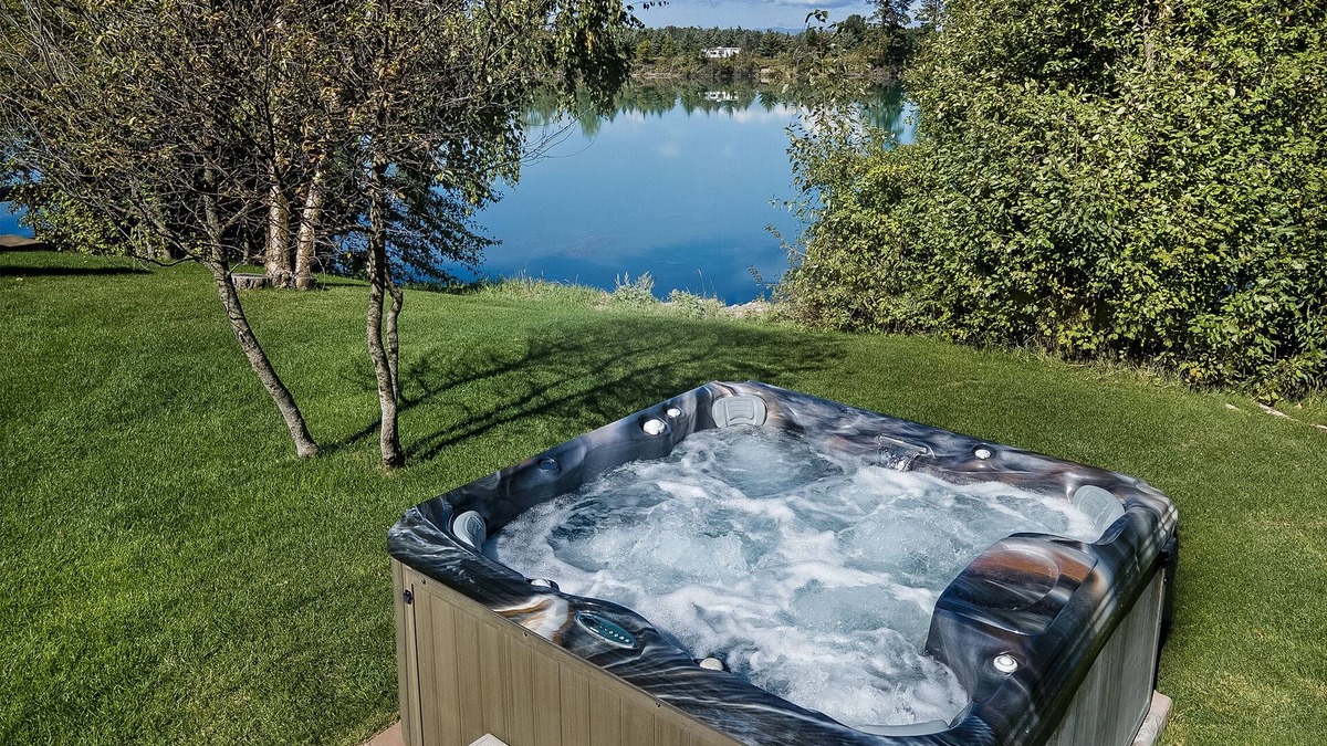 Kalispell House | Home w/private dock on Flathead River, hot tub & fireplaces - Flathead River Luxury Retreat