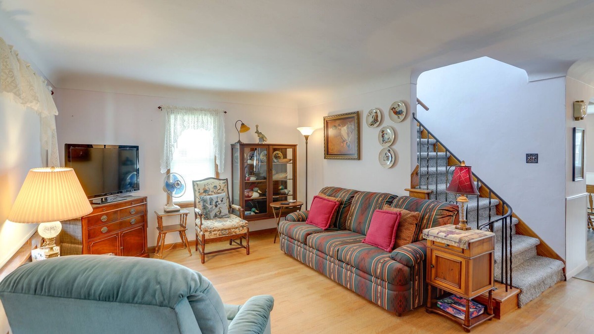 Port Clinton House | Home w/Screened-In Porch < 1 Mi to Lake Erie