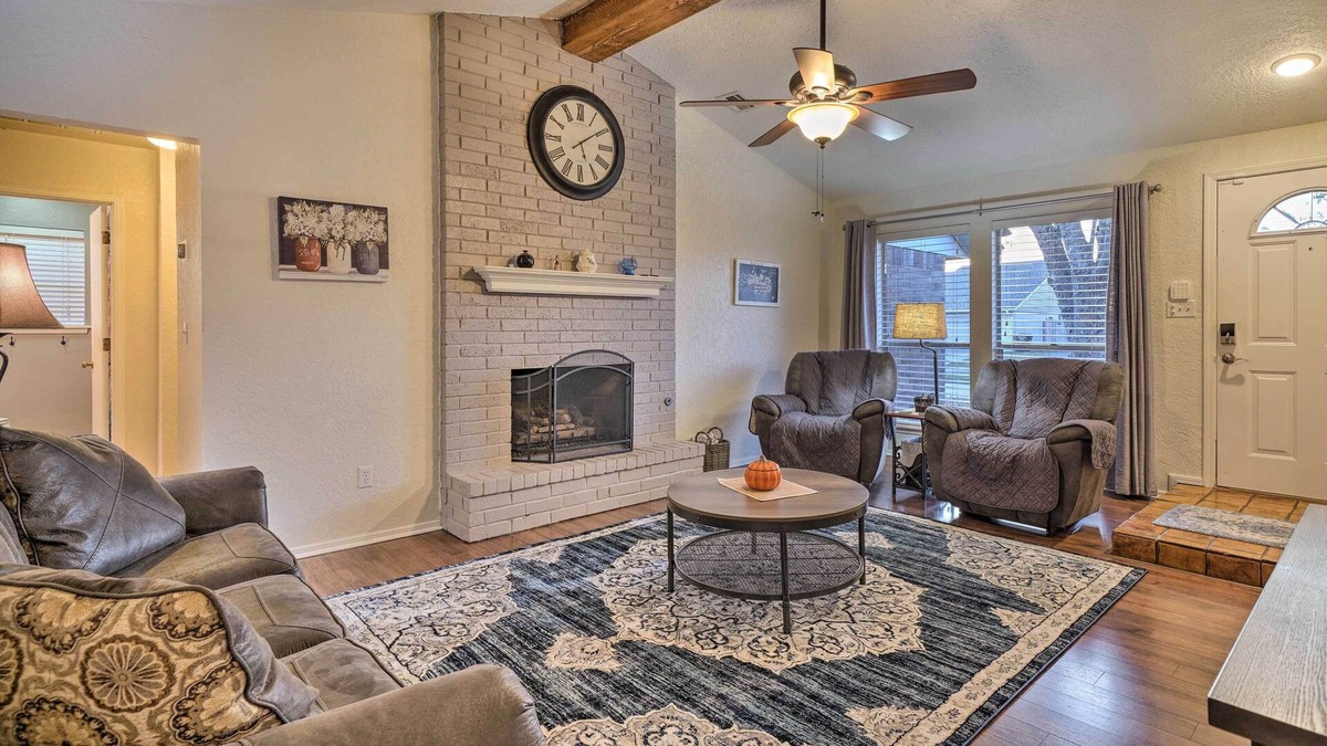 South Oklahoma City House | Home w/Screened Porch ~ 10 Miles to Dtwn OKC!