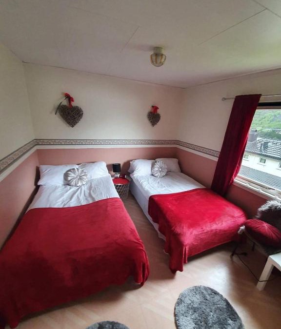 Ardalstangen Apartment | Home with 3 bedrooms in Årdal - beautiful nature