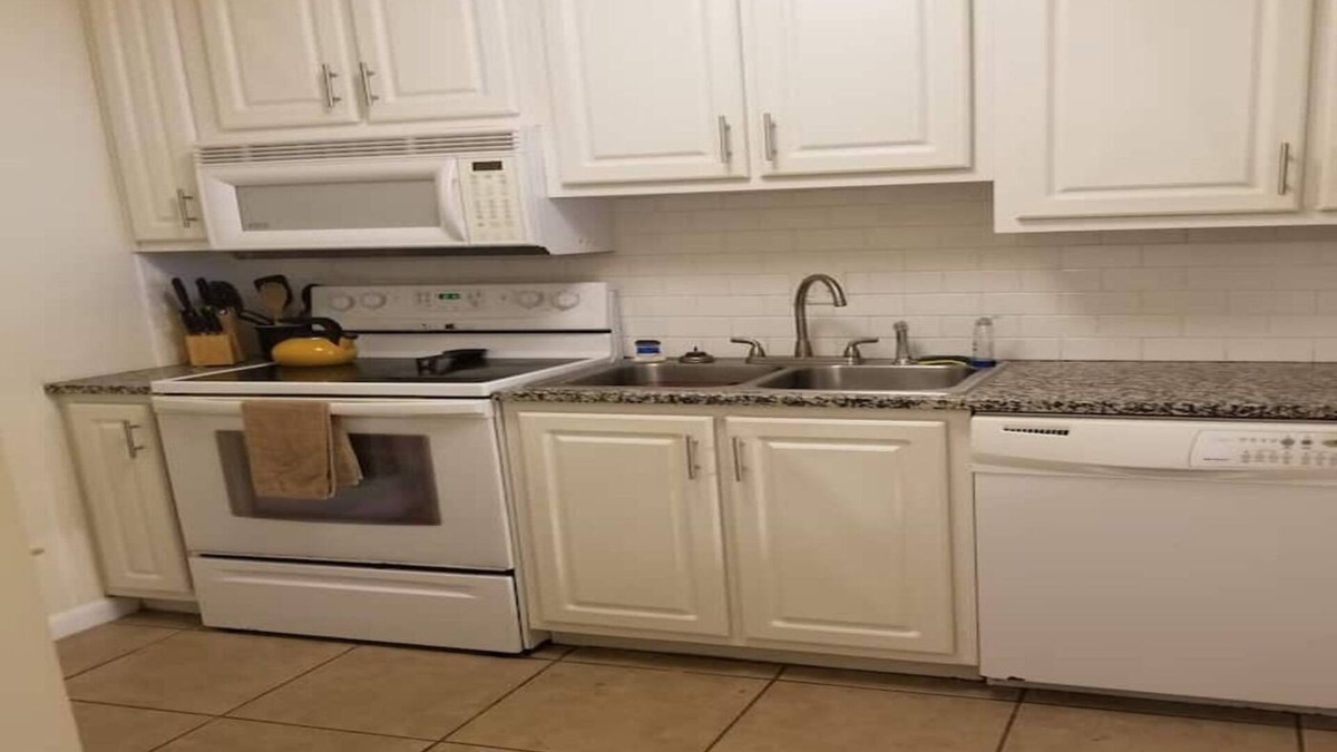 Eustis Apartment | Home with a view! Across from Lake Eustis