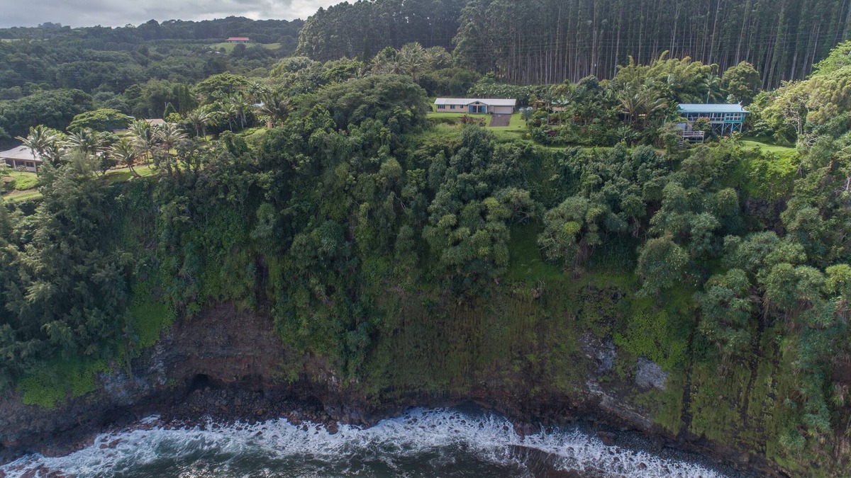 Papaaloa House | Home with Ocean Views Along the Hamakua Coast