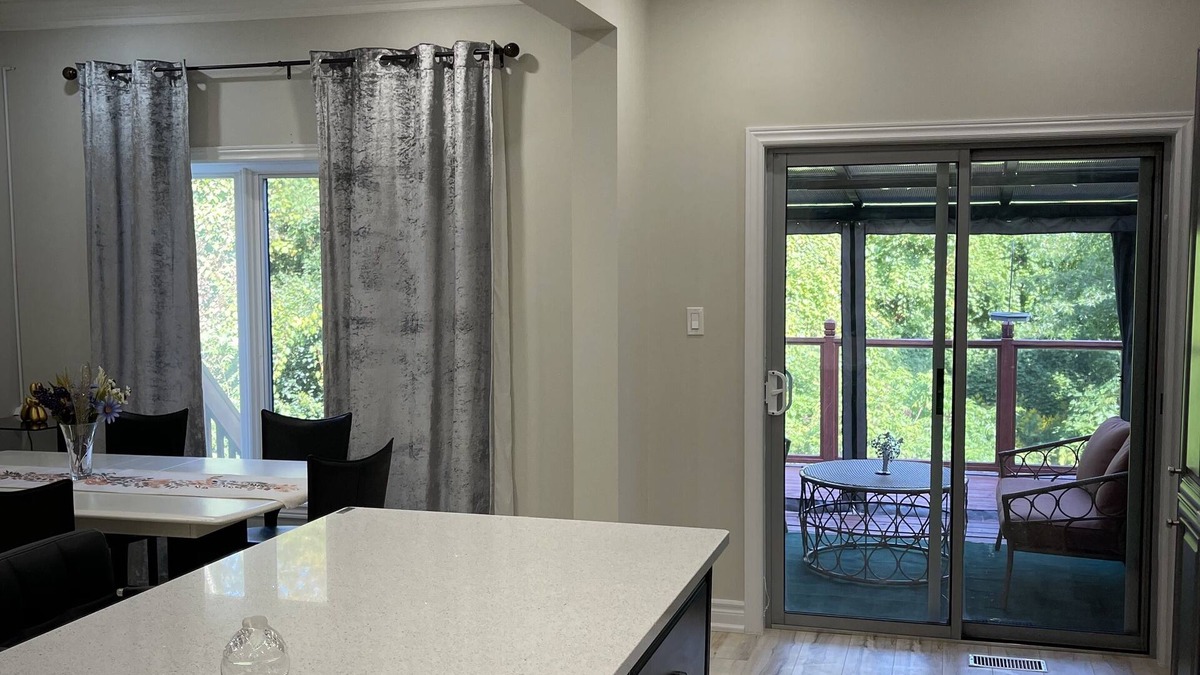 Newmarket House | Home with Park View on Yonge St Newmarket