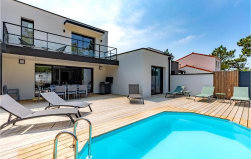 Saint-Jean-de-Monts House | Home With Private Pool