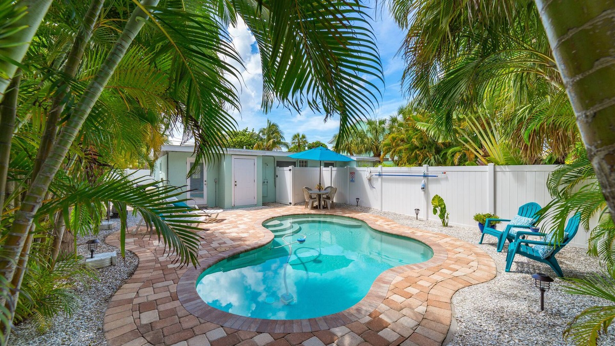 Holmes Beach Cottage | Home with Private Backyard and Heated Pool - Gulf Breeze Villa B