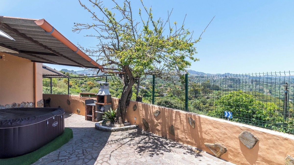 Valleseco Ski Chalet | Home2Book Valleseco Mountain Views, BBQ & Jacuzzi