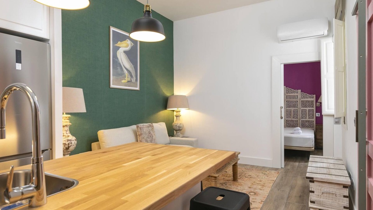 Almenara Apartment | Homeabout Plaza de Castilla Apartment IV