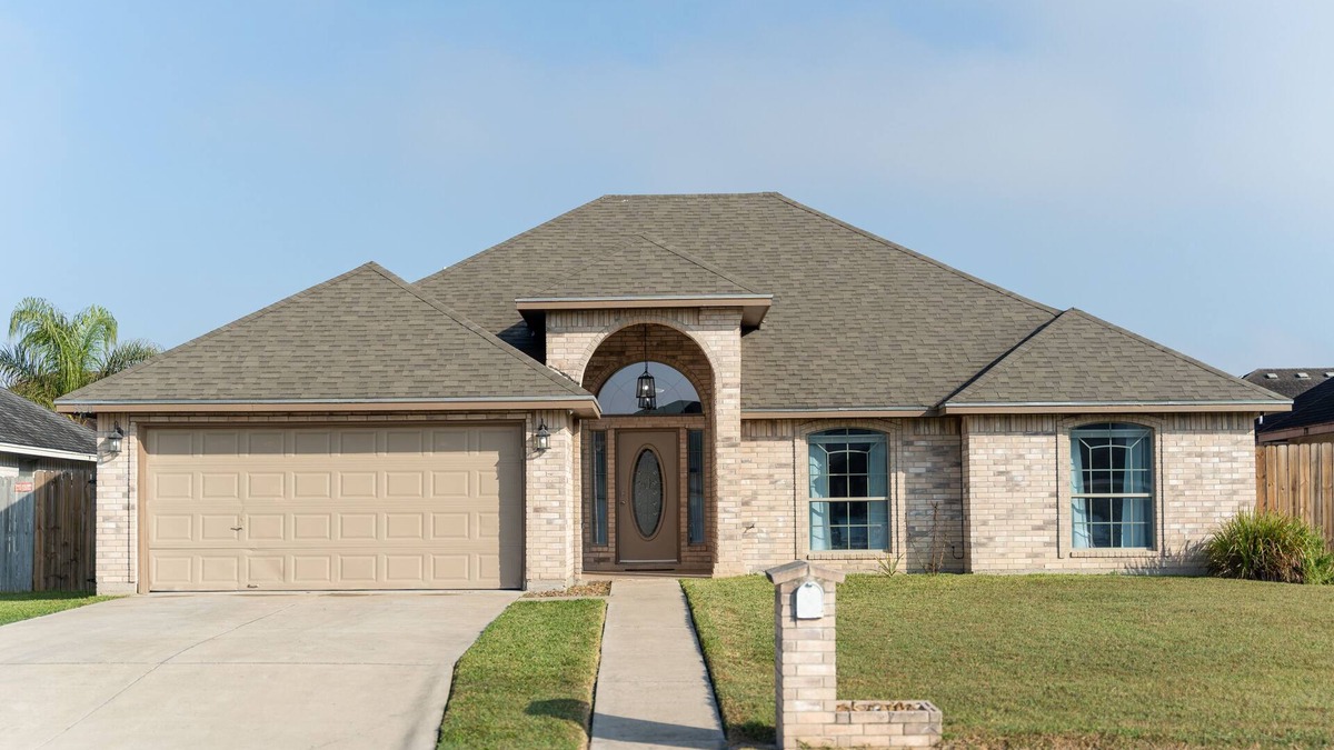 Brownsville House | Homeaway from Home!