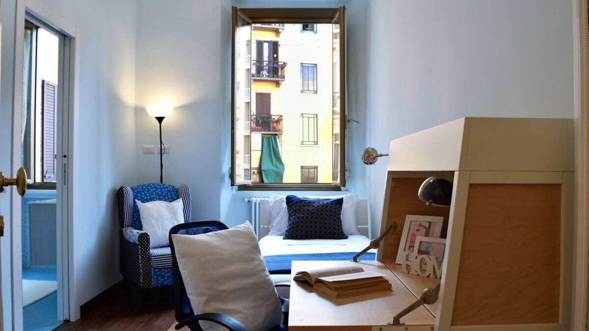 Casoretto Apartment | HomeLovers two-rooms apartment Lambrate Metro Station