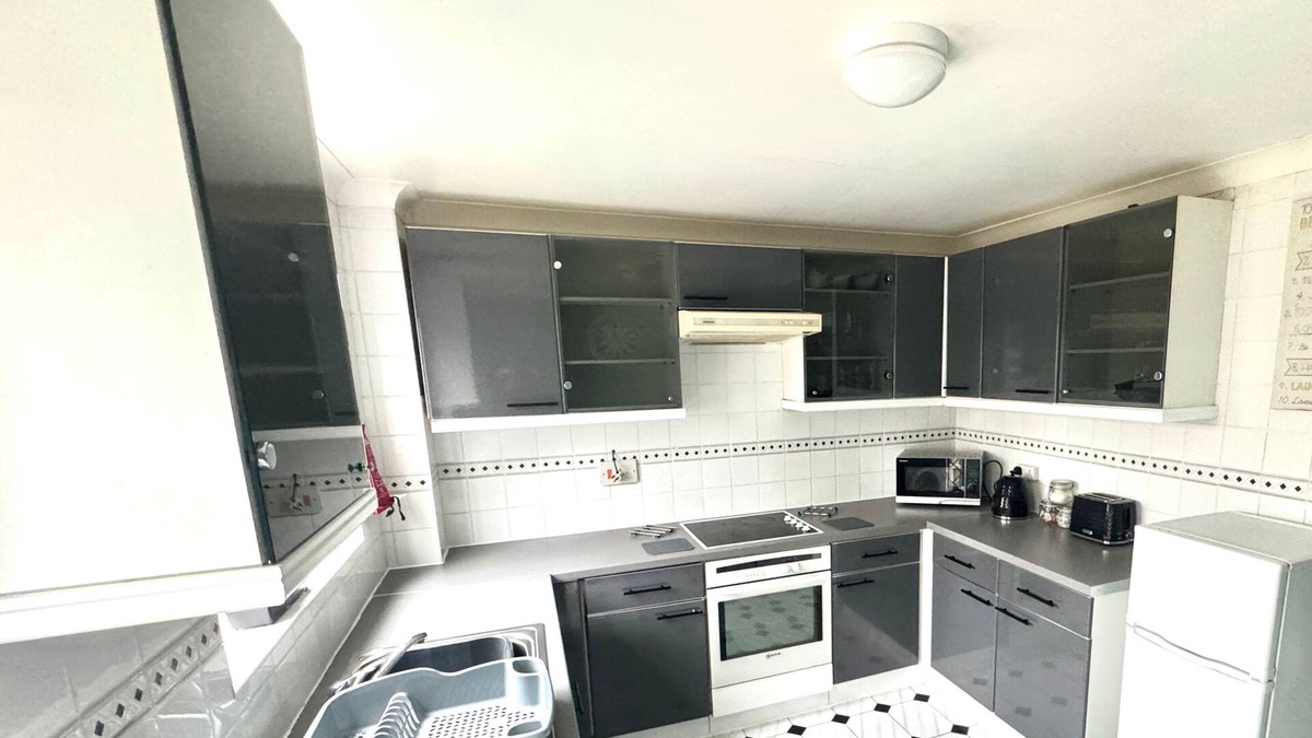 Kidlington House | Homely 2 bedroom house, parking
