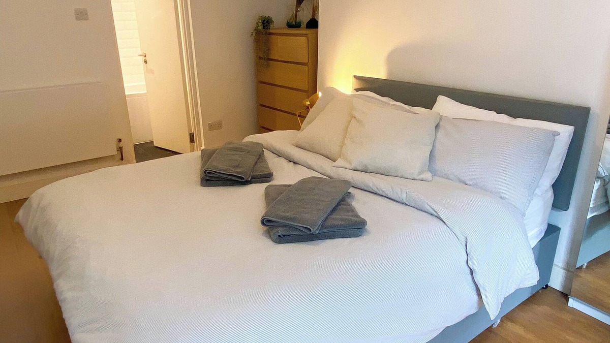Kilburn Apartment | Homely 2BD Flat w/Private Patio — Near Maida Vale!