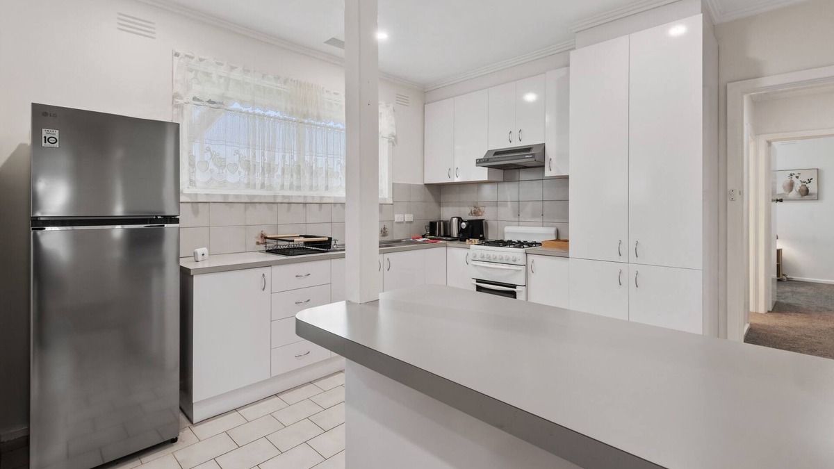 Sunshine House | Homely 3-Bed in Quiet Street with Backyard