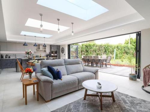 Little Missenden House | Homely 5 bed Cottage 30 mins to Heathrow, London, Legoland, Windsor Castle