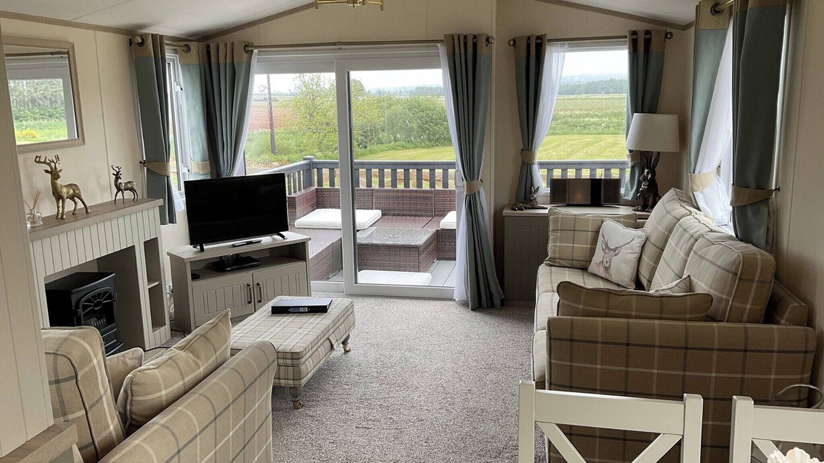 Laurencekirk House | Homely and stylish holiday home featuring your own private hot tub.