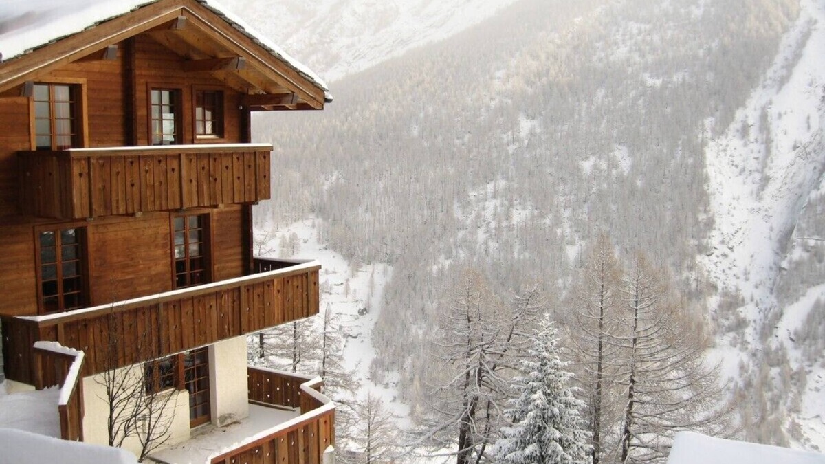 Saas-Fee Ski Chalet | Homely and Sunny 3 Bedrooms Chalet to Enjoy Vacation or Work in High Mountains