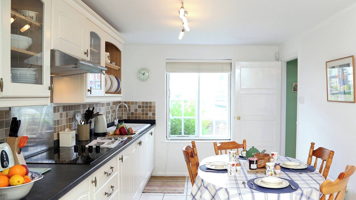 Icklesham Cottage | Homely and vibrant, a fabulous family friendly find.