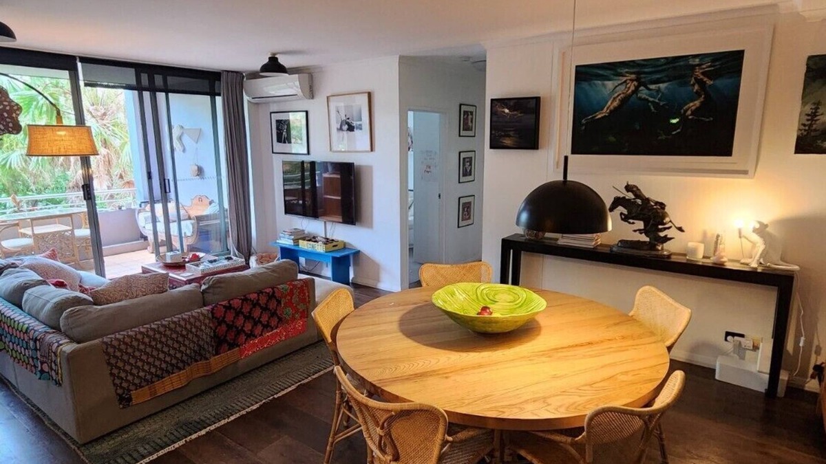 Redfern Apartment | Homely Apartment In Sought After Building
