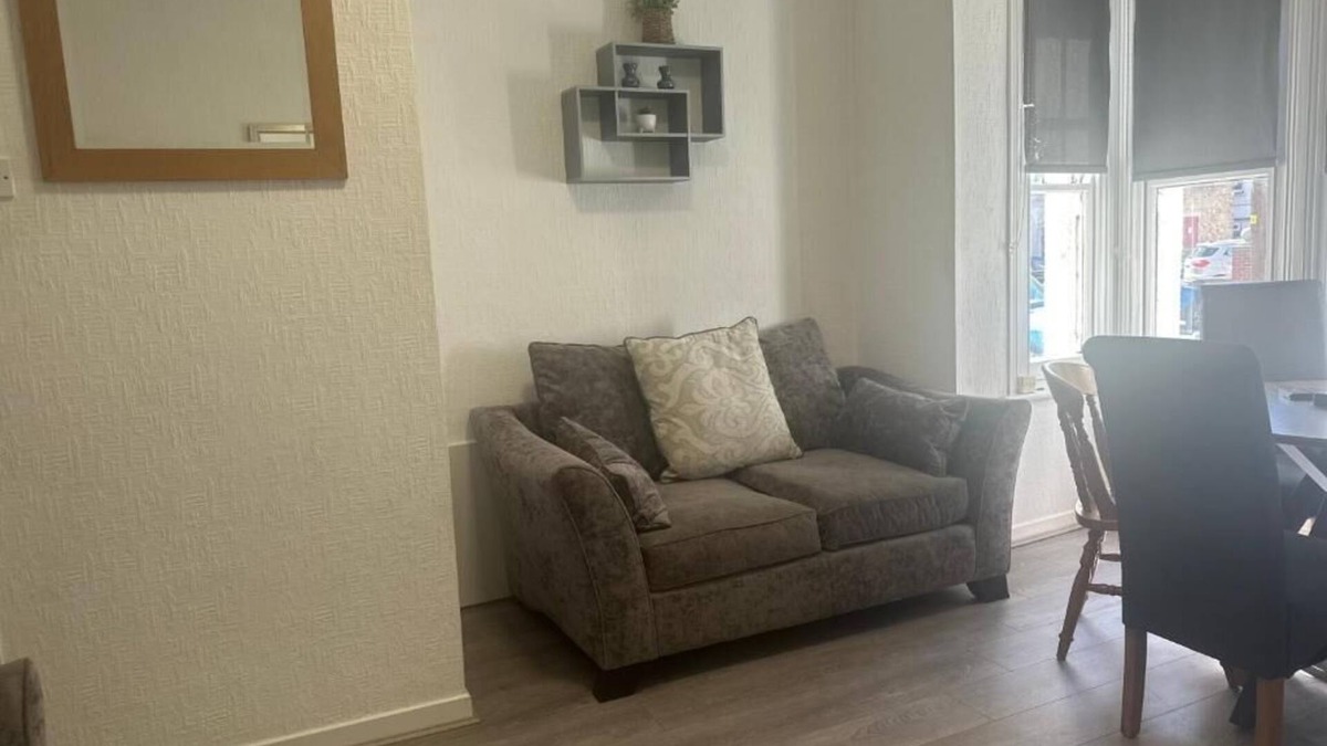 Southend-on-Sea Apartment | Homely & Comfy 2BR Nr High Street & Beach by Everhome Ltd