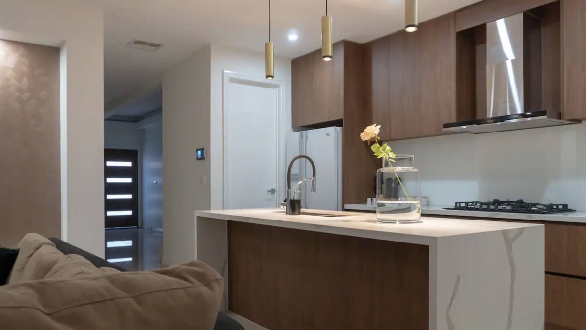 Tarneit House | Homely Getaway with Major Movie Apps 65" Smart TV