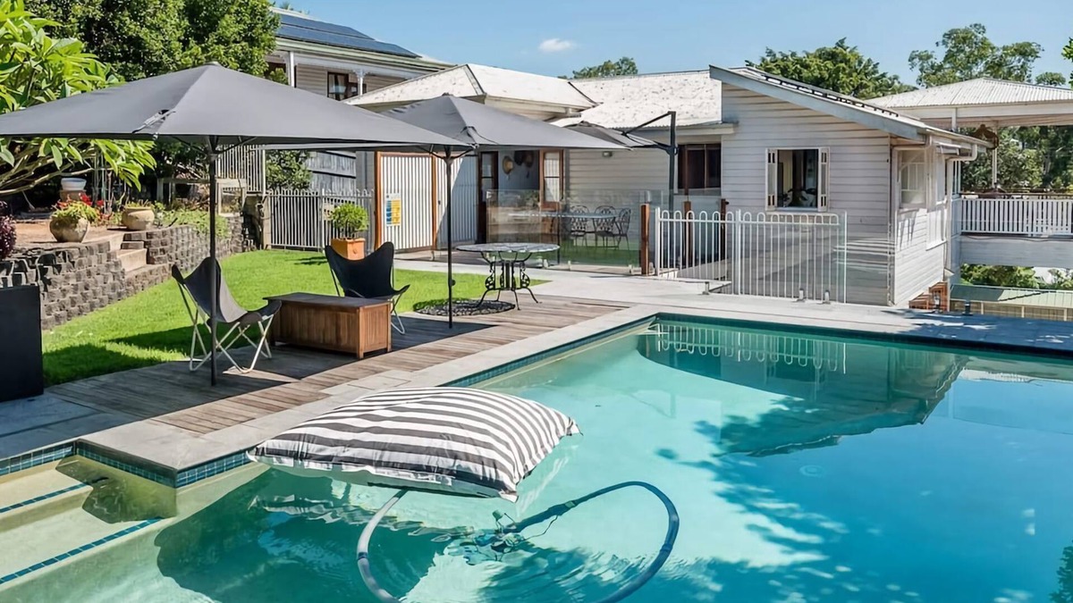 Bardon House | Homely Hideaway Bardon