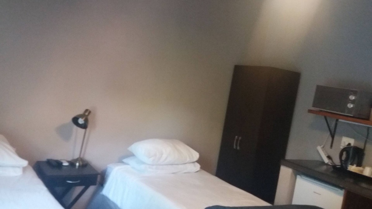 Lephalale House | Homely room in peaceful and comfortable old farmhouse