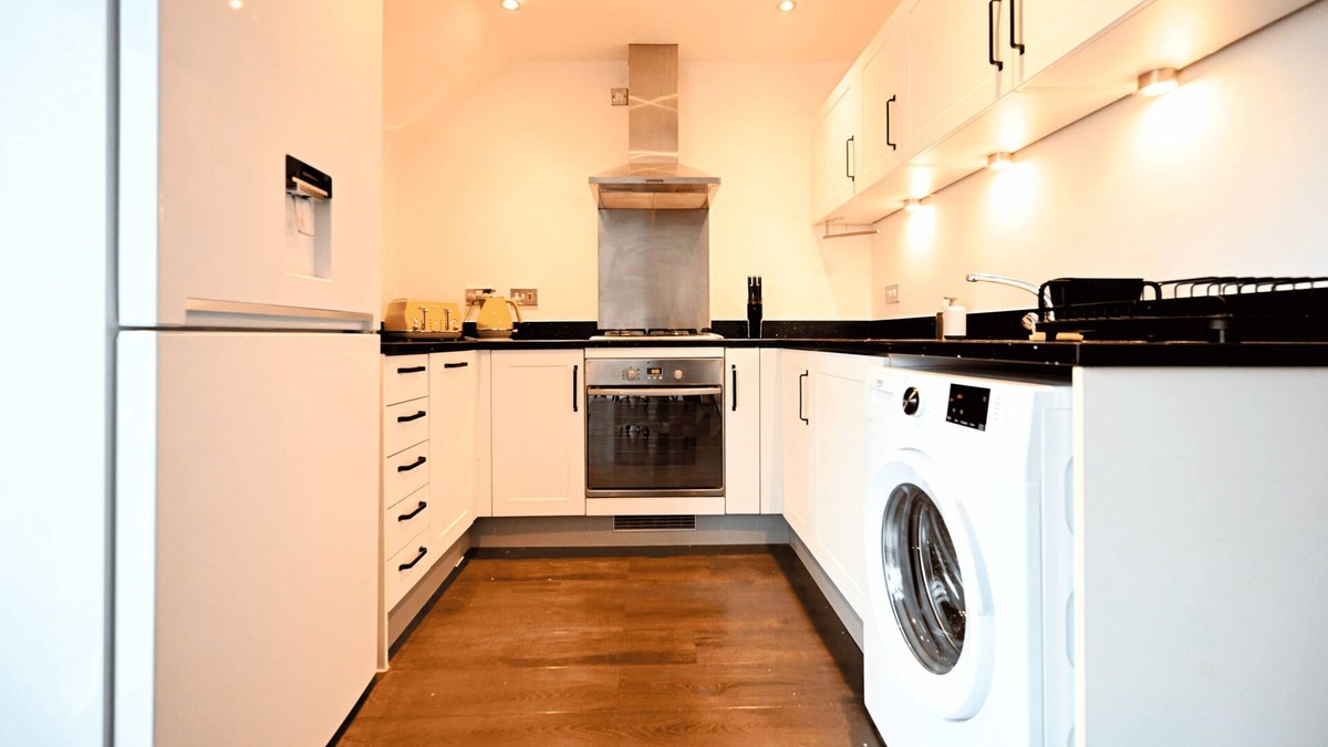Cranfield Apartment | Homely, Spacious Flat w/Balcony & Fast Wi-Fi