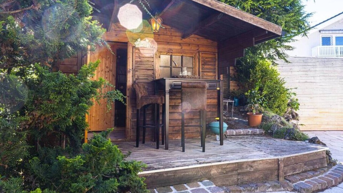 Ammerland Apartment | Homely Stay in a romantic lodging with sauna & gym